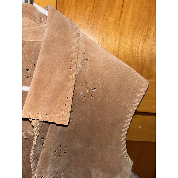 Coldwater Creek Tan Perforated Suede Leather Vest XL Buttons Sleeveless Collar - Picture 5 of 9